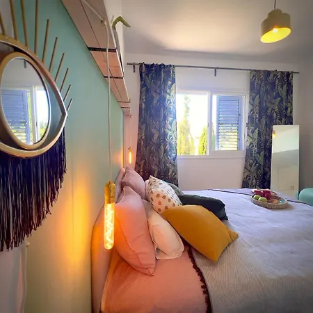 Chic Escape With Pool - Prime Spot アパート