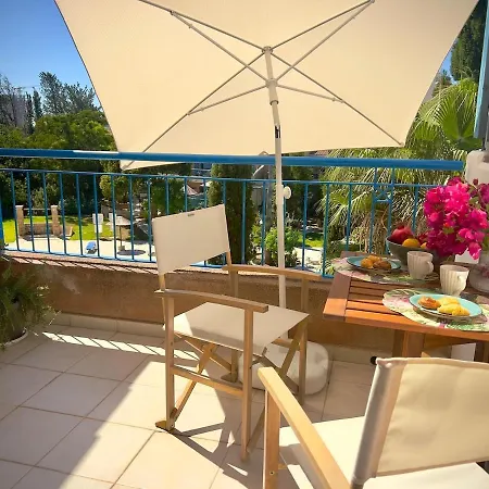 Chic Escape With Pool - Prime Spot Апартаменты