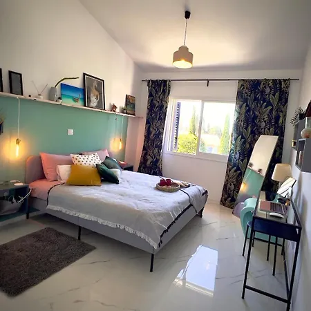 Apartment Chic Escape With Pool - Prime Spot *