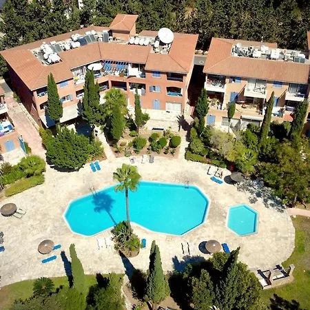 Chic Escape With Pool - Prime Spot