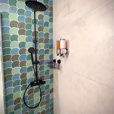 Daire Chic Escape With Pool - Prime Spot
